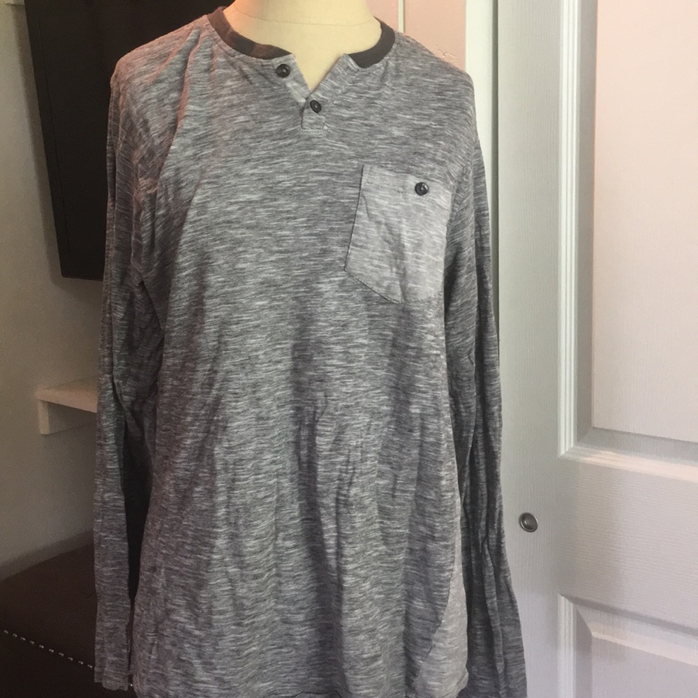 Men’s Gray Long Sleeve Top